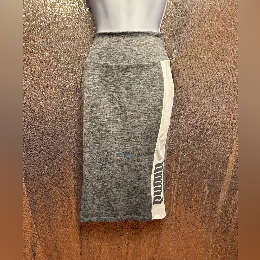 Women’s size M Puma super stretch pencil skirt